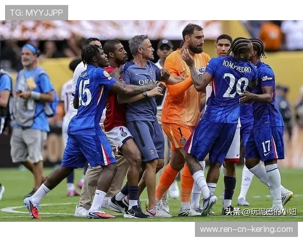 主帅赛后怒摔战术板，场面失控