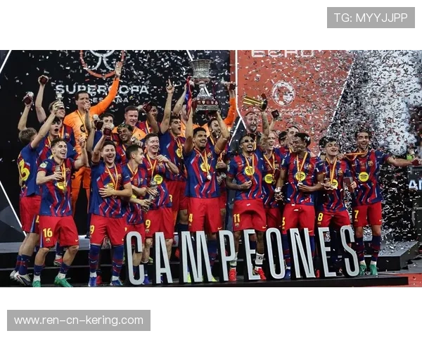 巴萨阿劳霍争抢高球成功率极高